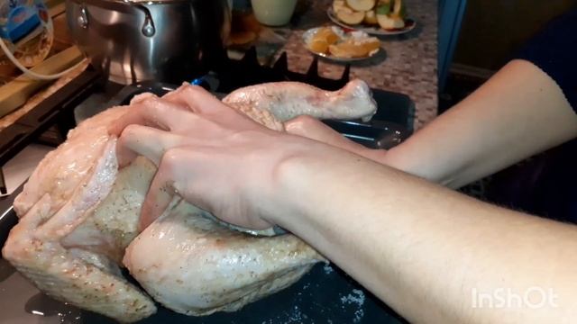 КУРИЦА В ДУХОВКЕ С НЕОБЫЧНОЙ НАЧИНКОЙ.