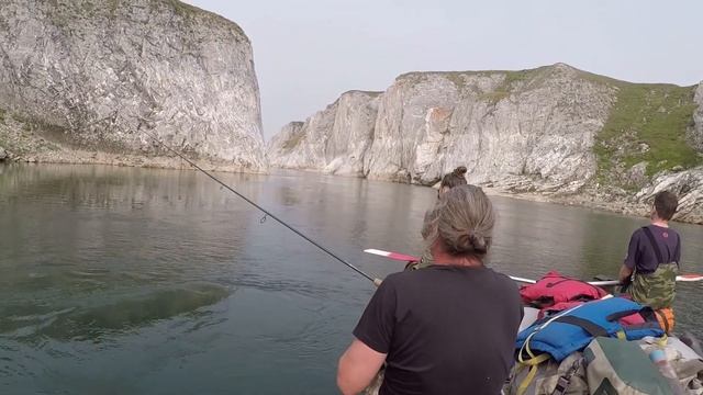 Сплав по "высокому" каньону на катамаране. Река Кара. смотреть онлайн