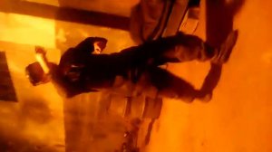 Парень танцует в армии