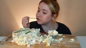 МУКБАНГ ОЛИВЬЕ И КРАБОВЫЕ МАЙОНЕЗНЫЕ САЛАТЫ | MUKBANG OLIVIER AND CRAB MAYONNAISE SALADS