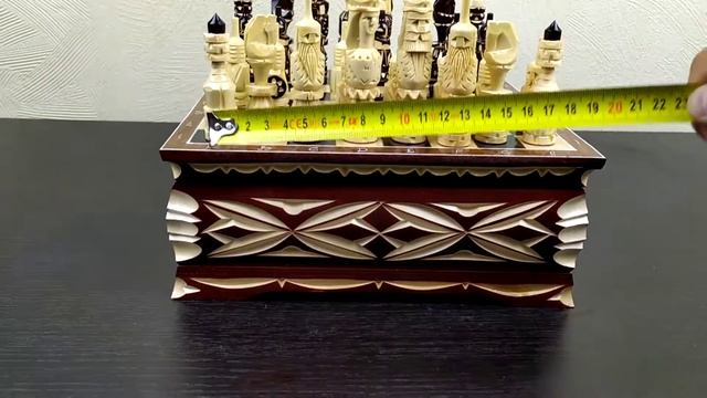 Шахматы резные ручной работы в ларце средние