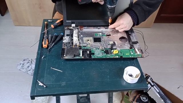 Lenovo ThinkPad L520 - disassembly replace - LCD screen motherboard keyboard palmrest bottom case. смотреть онлайн
