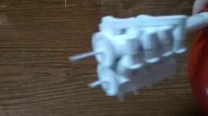 Действующий двигатель из бумаги V8
