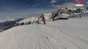 Экстрим в Альпах Ребенок на горных лыжах преодолевает трамплины EPIC SNOW FAMILY CRAZY RIDE