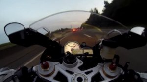 Audi RS6 vs BMW S 1000 RR on german Highway 0-300km/h