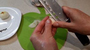 Маринованная селедочка с луком и кетчупом чили
