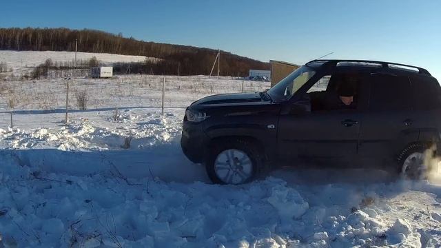 Нива Тревел. СОЖГЛИ сцепление на НИВЕ... Покатались блин..... смотреть онлайн