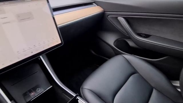Моя первая поездка на самой дешевой Tesla... смотреть онлайн