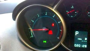 Chevrolet Cruze 1.8 LS AT 2011 стук двигателья (двигатель прогрелся)