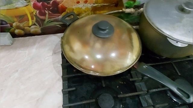 Секрет этого рецепта прост . Кролик тушенный с помидорами .
