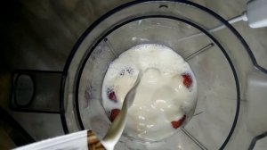 Коктейль клубника и сливки.