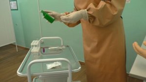 56 Взятие крови из вены шприцем