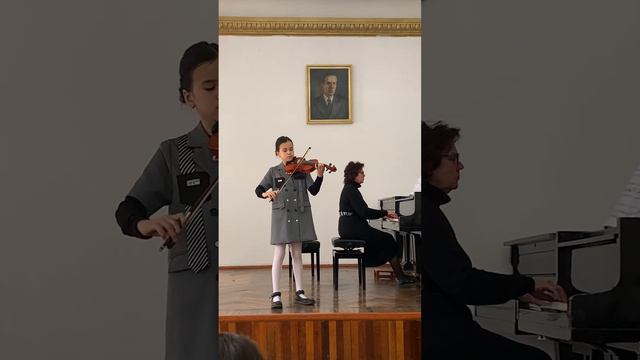 Скрипка. М. Бегалиев. Кыргызская ком. «Обон" Мелодия.  Исп. Сана-Адель, 9 лет.