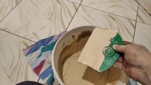 Фугование швов плитки.