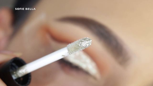 CLASSIC SILVER SMOKEY EYE TUTORIAL смотреть онлайн