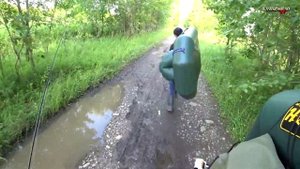 Ловля щуки и окуня в траве.  Рыбалка с напарником с одноместных лодок.
