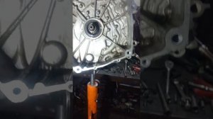 Хонда фрид.замена сальника коленвала задний.замена насоса кондиционера.