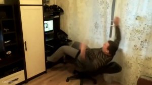 батя упал с кресла 😂🤣😂🤣😂