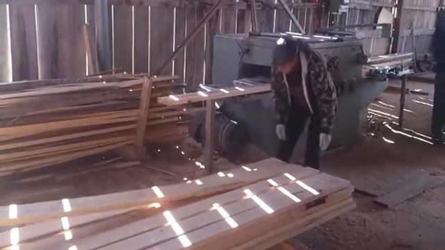 Производство обрезной доски из бука. Краснодеревщик
