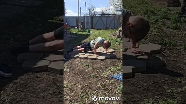 Тренировки каратэ"пока сидим дома", на даче тренировки. Братья дружные. смотреть онлайн