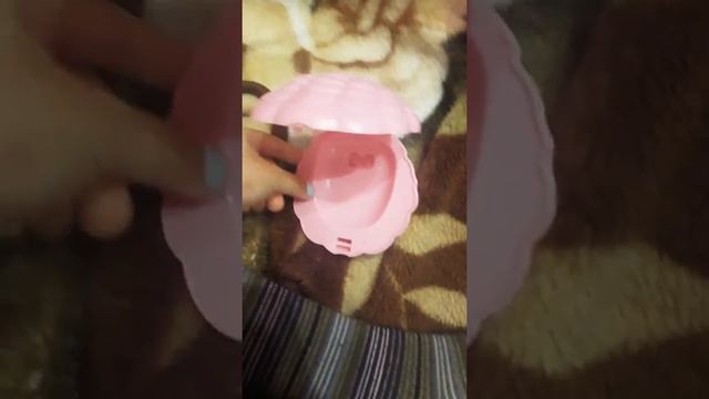 Я открываю лол большой оригенал или поделка с маленькими шареками и с ракушкой и с старшей сестро смотреть онлайн