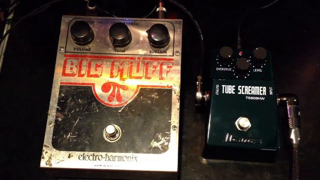 Ibanez Tube Screamer TS808 HW vs Vintage Big Muff смотреть онлайн