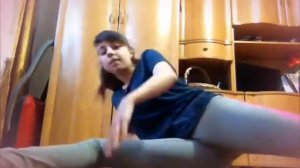 Наконец то села на шпагат