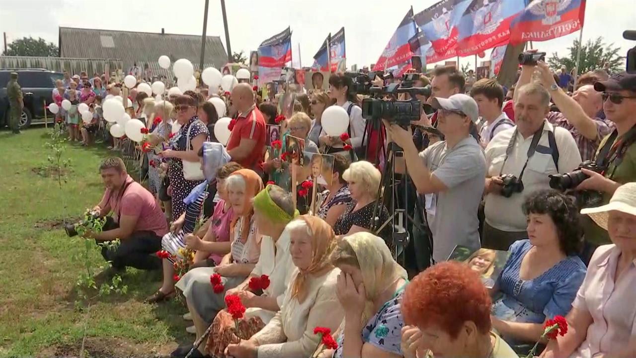 В Донбассе жители ДНР почтили память пассажиров и экипажа малайзийского Boeing