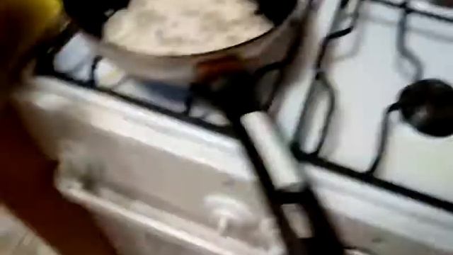 ПЕРВЫЙ РАЗ ЖАРЮ БЛИНЫ !!! смотреть онлайн