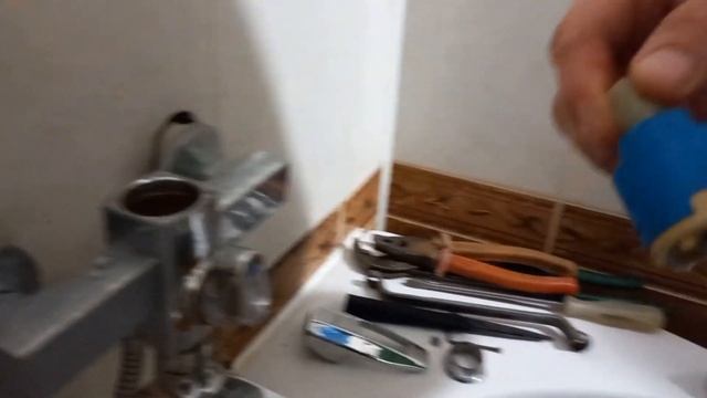 Замена катридж. Разбор и ремонт смесителя смотреть онлайн