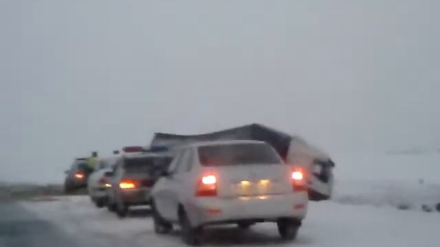 фура вылетела с трассы.07.01.2013. 23.00 смотреть онлайн