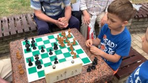 Патрик играет в шахматы парк Шевченко