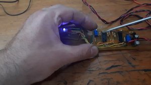 Светодиодный индикатор напряжения +5 Вольт.