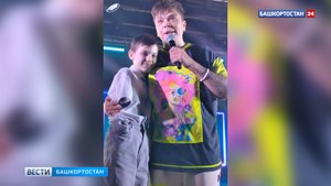 Лишившийся рук Ильназ Давлетов из Башкирии познакомился с Элвином Греем и получил от него подарок