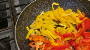 Самый вкусны горячий салат который я когда либо пробовал.