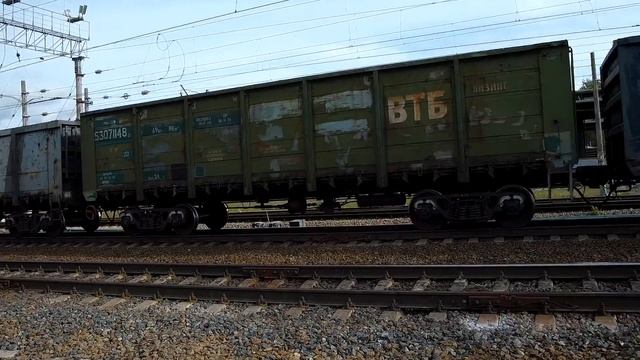 Тепловоз 2ТЭ116-449 с грузовым поездом | Станция Дача Долгорукова. смотреть онлайн