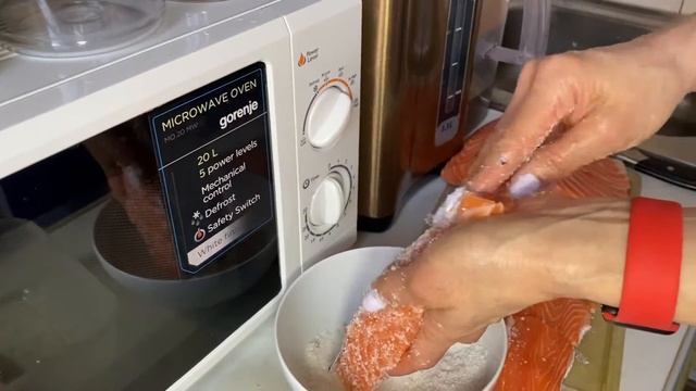 Как засолить сёмгу или форель дома. Подробное руководство и рецепт. смотреть онлайн