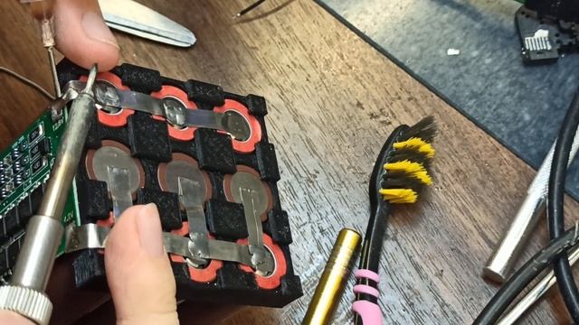 Аккумулятор на 12 вольт из 18650 Li-ion (3000мАч) + зарядка смотреть онлайн