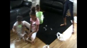 Сhallenge. 200  метров пищевой пленки.Едим сладости.Видео для детей.