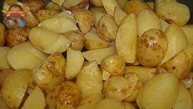 Как правильно жарить молодую картошку на сковородке, чтобы она не разваливалась: 5 лайфхаков!