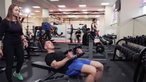 _Жим с гантелями горизонтальная скамья