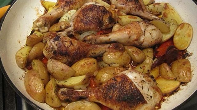 Запеченные куриные ножки с картошкой