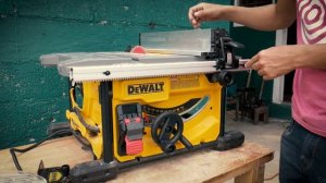 SIERRA DE MESA COMPACTA DEWALT DWE 7485 // RESEÑA 2022