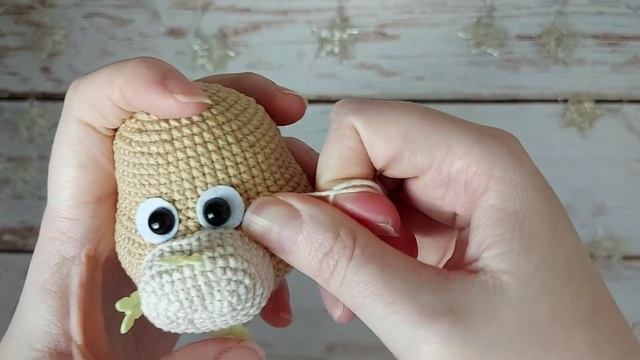Как ровно пришить мордочку игрушке амигуруми / Как я пришиваю детали вязаным игрушкам смотреть онлайн