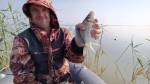 озеро Салтаим 2022 г поклёвка карася на поплывочную удочку