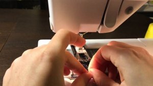 Использование крючков/усиков на лапке для вымётывания петли на машинке.