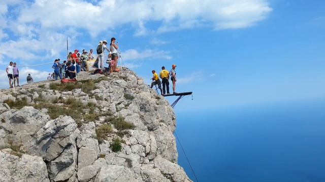 Прыжки со скалы, Роуп джампинг в Крыму "Ай-Петри" смотреть онлайн