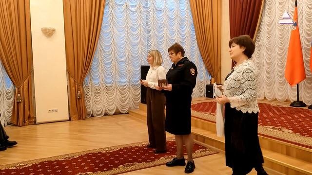 Первый документ. Вручение паспортов