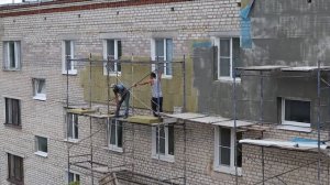 Опасные работы на высоте без страховки. Нарушение правил безопасности приводит к трагедии