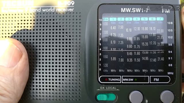 Чувствительность приемника Tecsun R-909 при приеме за городом в КВ (SW) СВ FM диапазоне волн